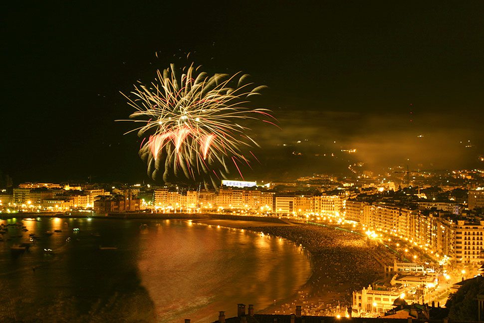 Fuegos-artificiwwwales-bahi