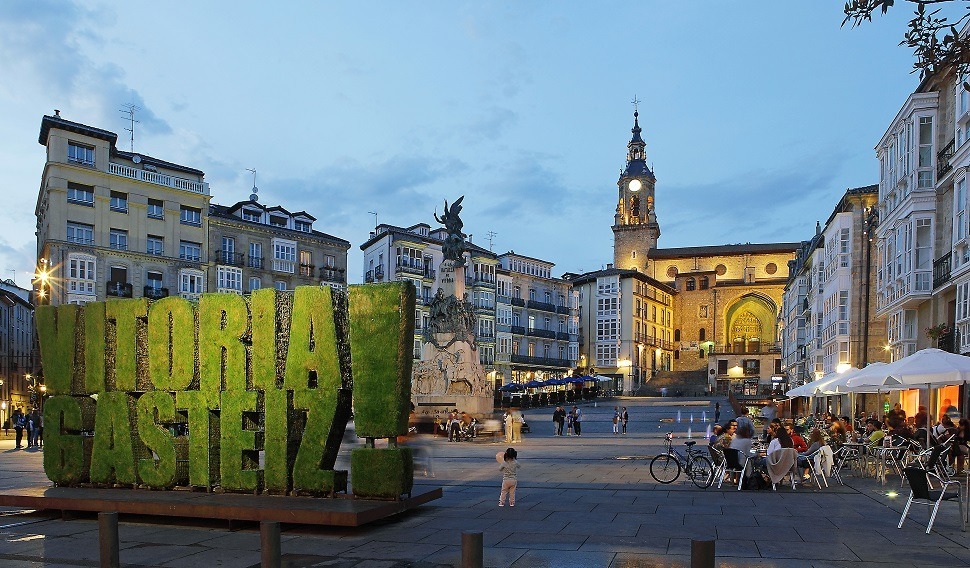 Vitoria-Gasteiz (Plaza de la Virge Blanca)