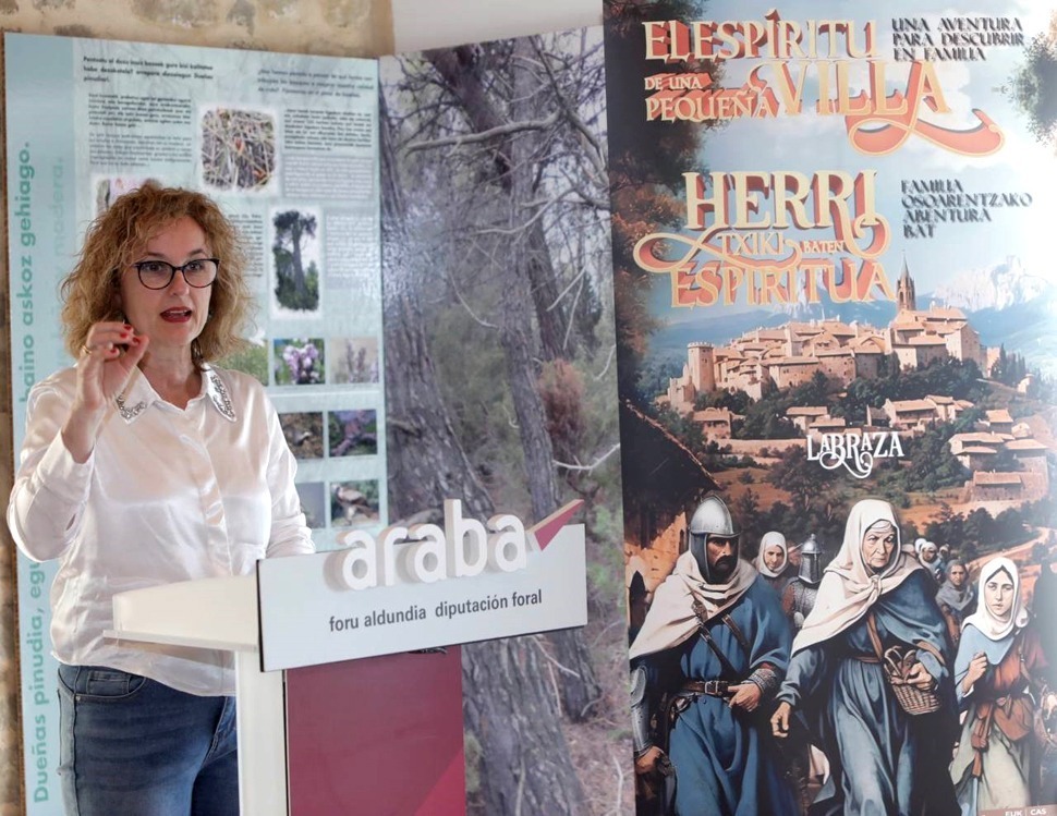 La diputada foral de Turismo, Cristina González, durante la presentación.