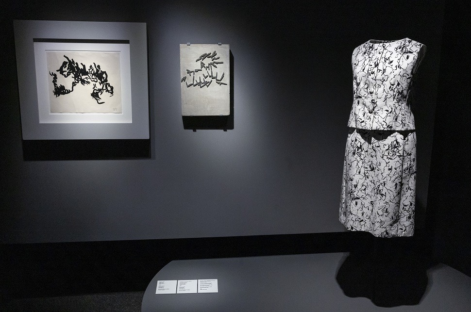 Exposición 'Chillida/Balenciaga. Plegar la forma'
