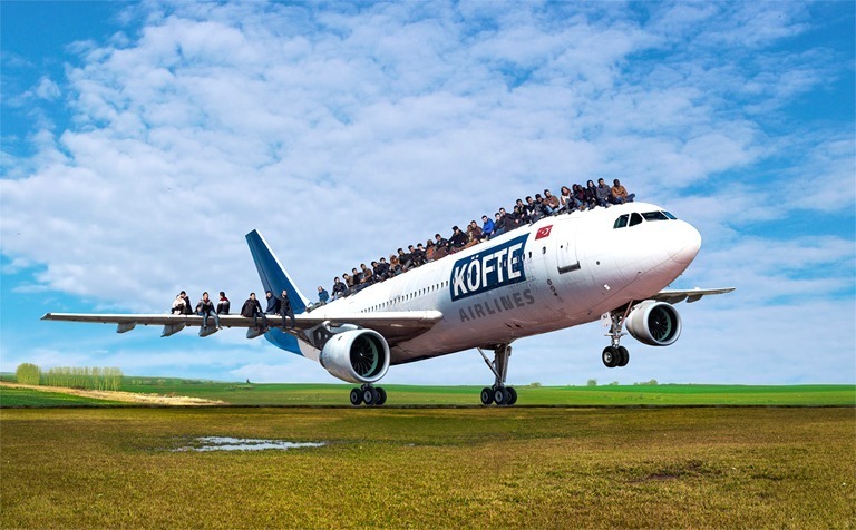 1-Halil-Altindere_HOTEL-Kofte-Airlines-Indesirables