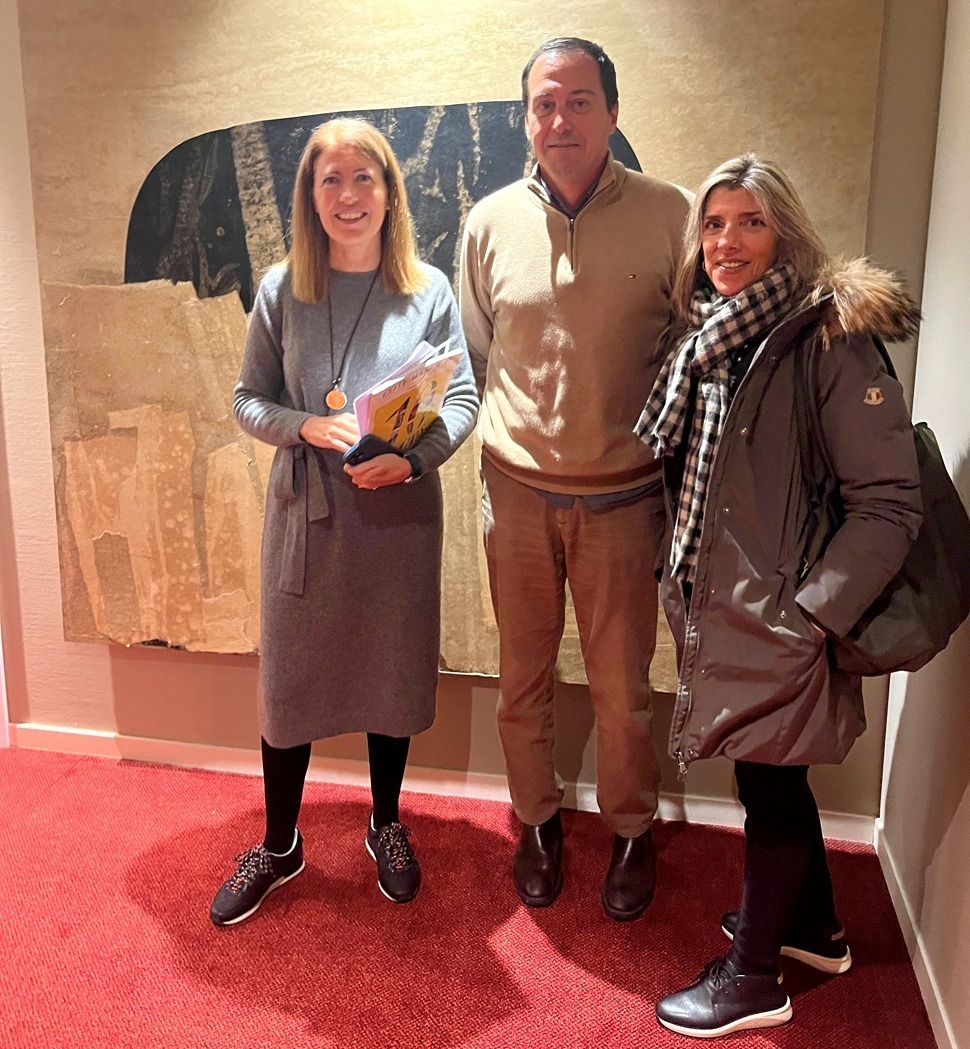Itziar Ibarmia y Fran González, directora y CEO del hotel Sukha junto Virginia Meler de BasqueMagazine.